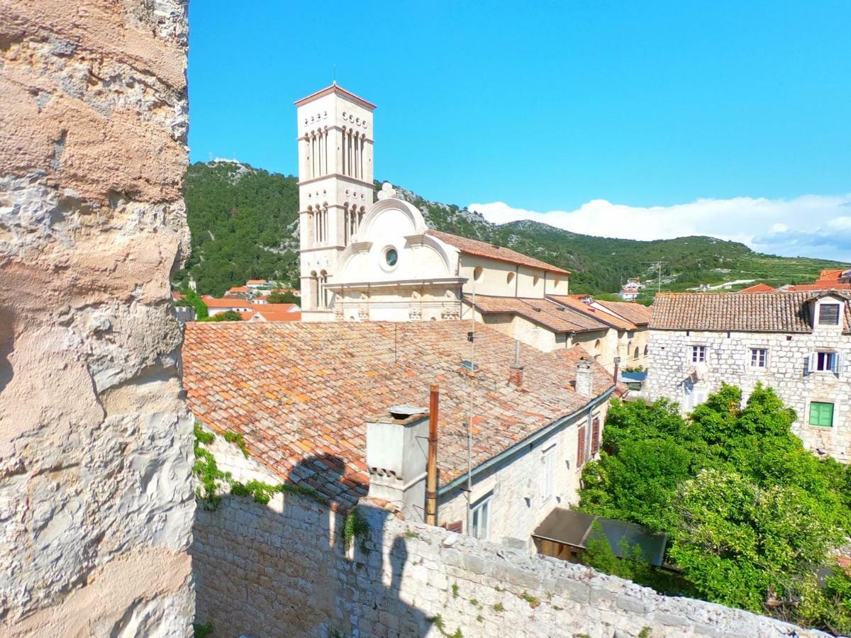 Historic Piazza House&Romantic Hidden Garden Hvar Town Buitenkant foto