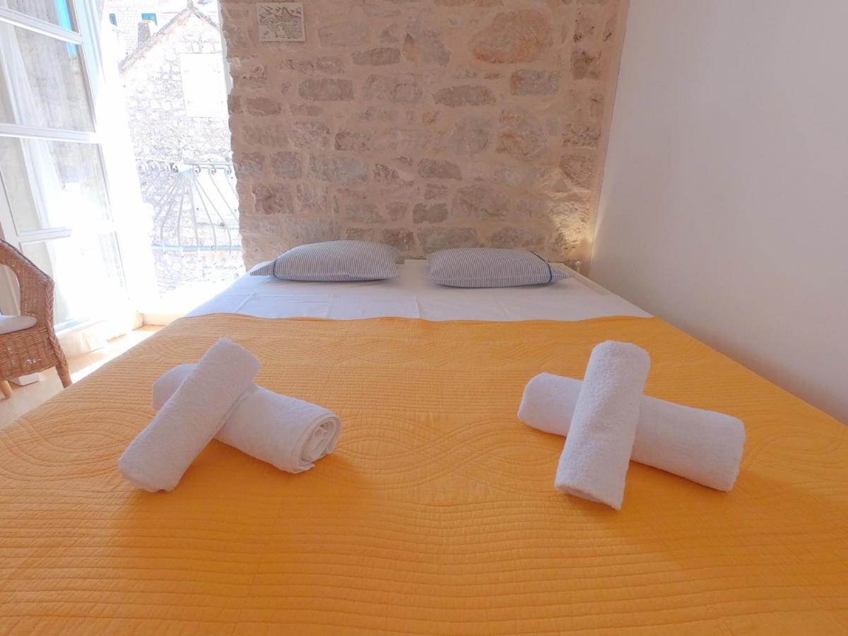 Historic Piazza House&Romantic Hidden Garden Hvar Town Buitenkant foto