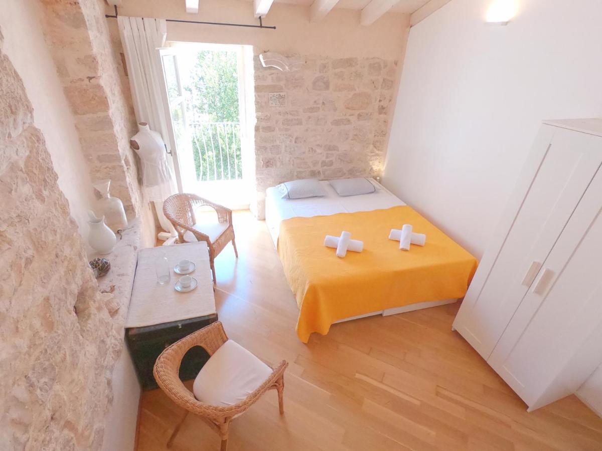 Historic Piazza House&Romantic Hidden Garden Hvar Town Buitenkant foto